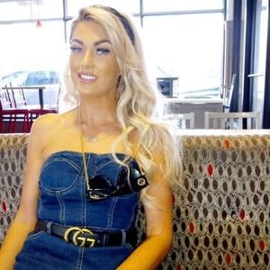 Meet your Posher, Chloe
